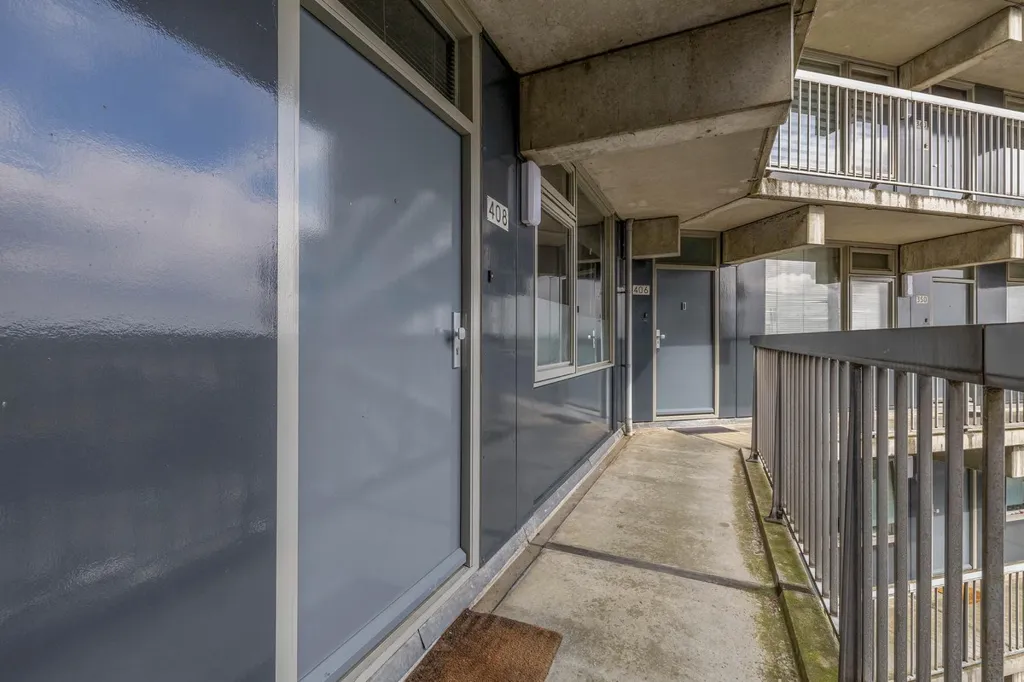 Rõdu - 3-Bedroom Gallery Flat with Balcony in Rotterdam South