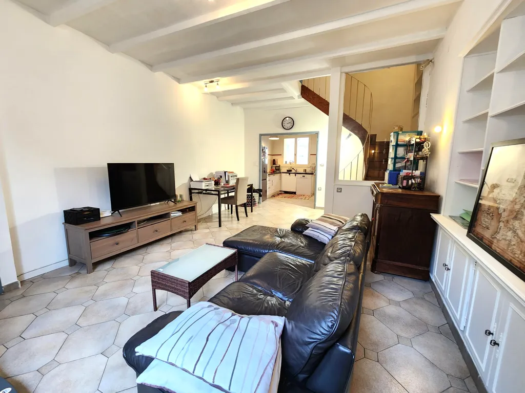 Elutuba - City House with Terrace in Pierrelatte