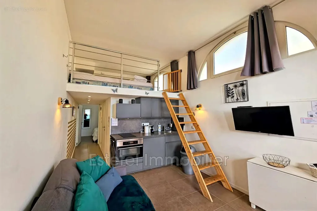 Séjour - Appartement Vue Mer avec Terrasse à Saint-Raphaël