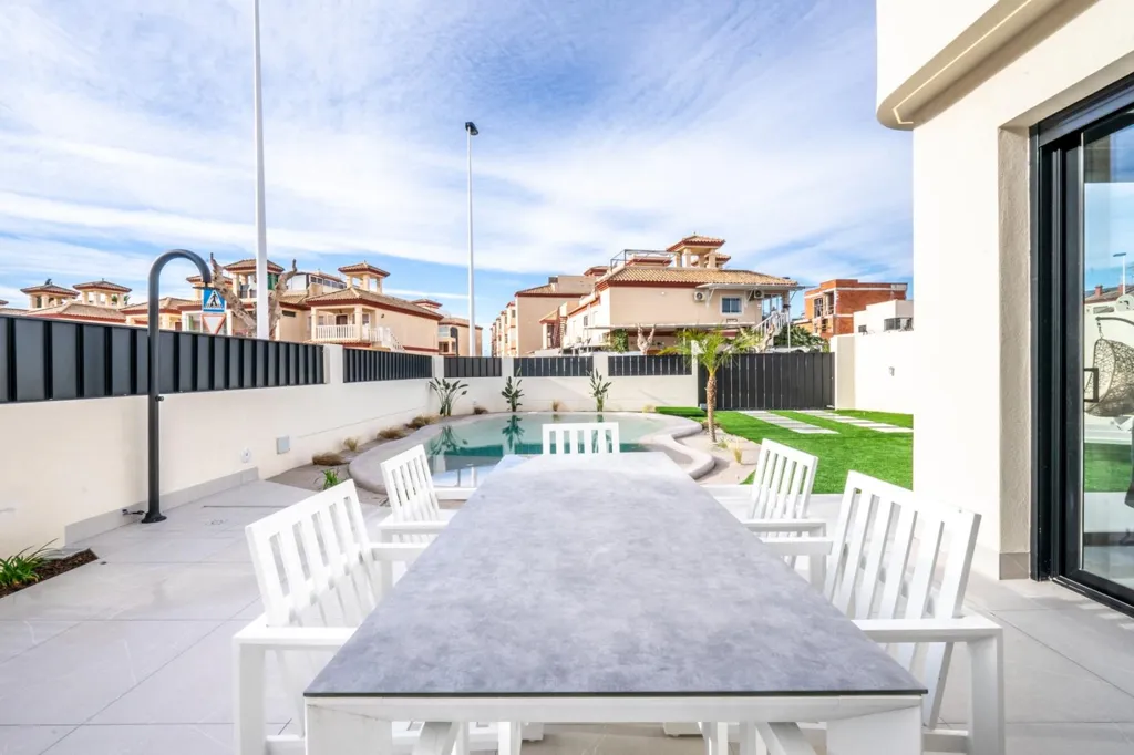 Terrazza - Architectural Villa with Private Pool in Roldán