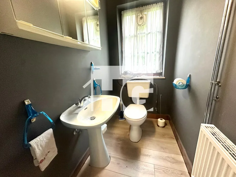 Salles de bain - Maison de 6 Chambres au Calme à Eischen