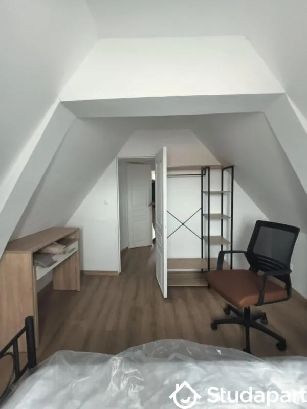 Chambres - Chambre Meublée dans Colocation à Valenciennes