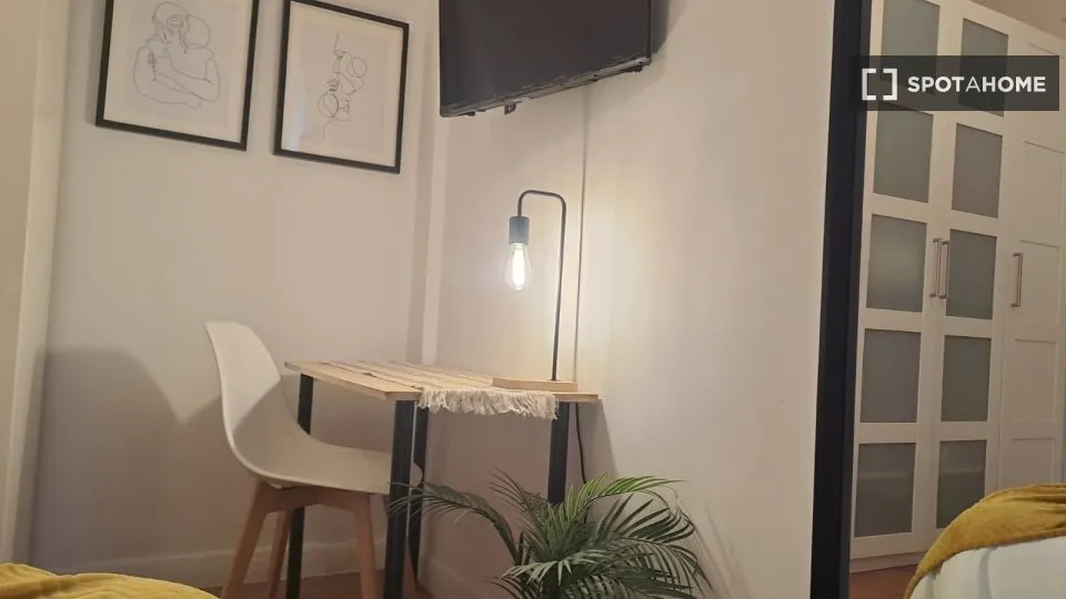 Magamistoad - Shared Apartment Room in Palacio, Madrid