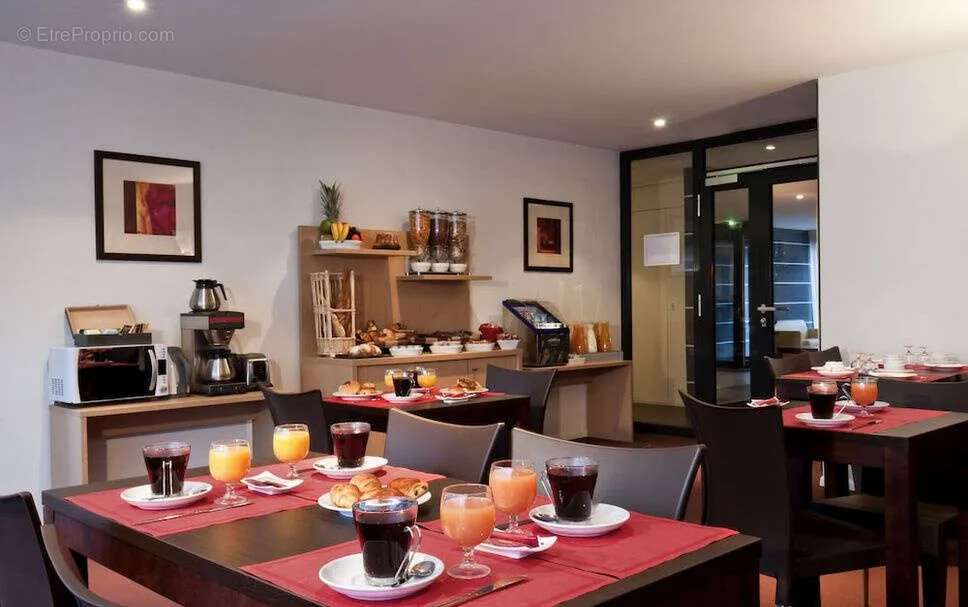 Salle à manger - Studio Meublé en Résidence Hôtelière à Saint-Louis