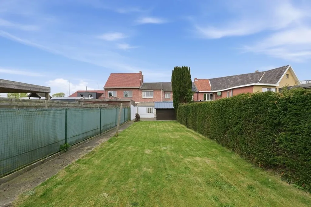 Garden - Renovatable Building with Garden in Diepenbeek
