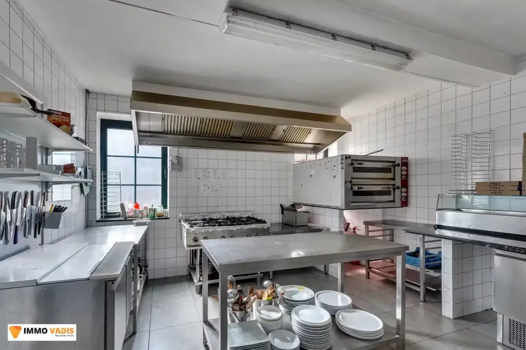 Cuisine - Handelshuis avec Emplacement Commercial à Bilzen