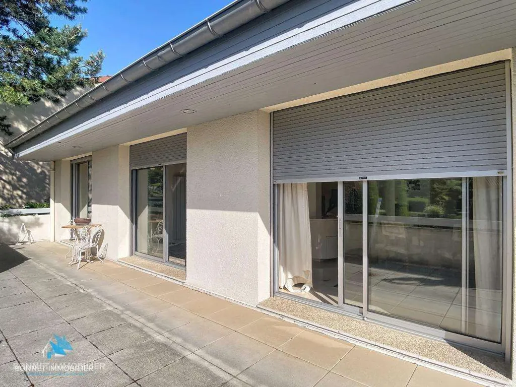 Terrasse - Villa avec Piscine à Chamalières