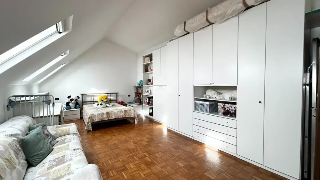 Stanze - Duplex con piscina a Settimo Milanese