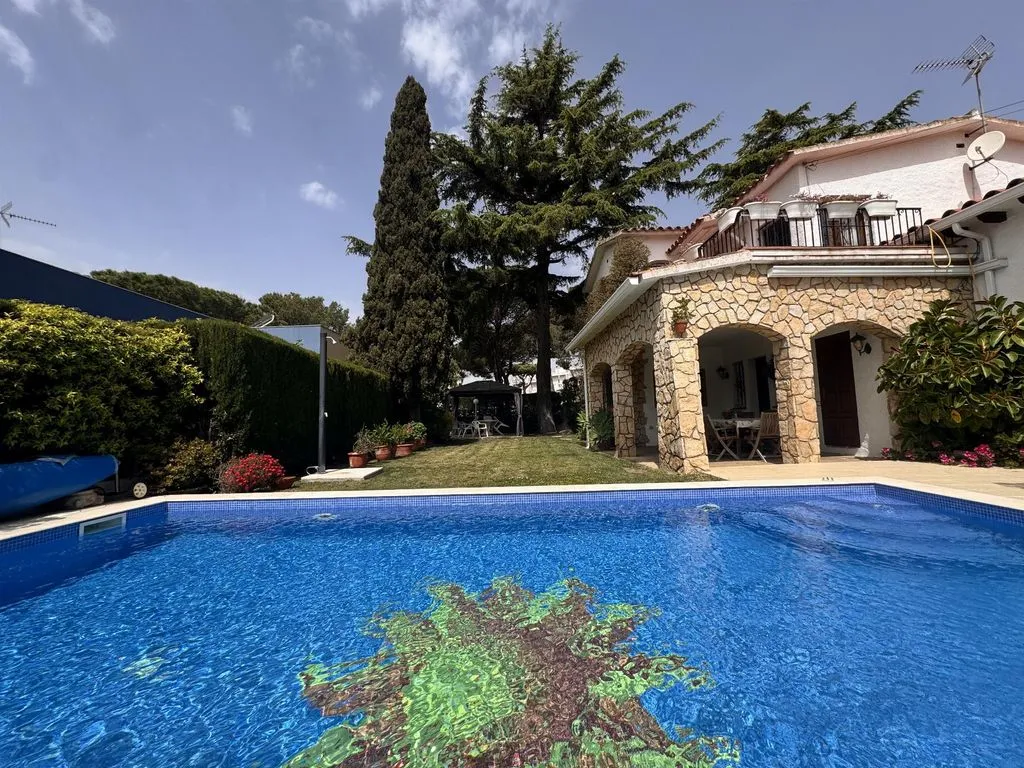 Piscine - Chalet with Pool and Terrace in S'Agaró