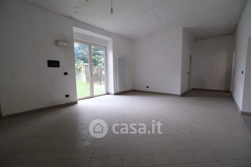 Elutuba - Commercial Space with Garden in Asti