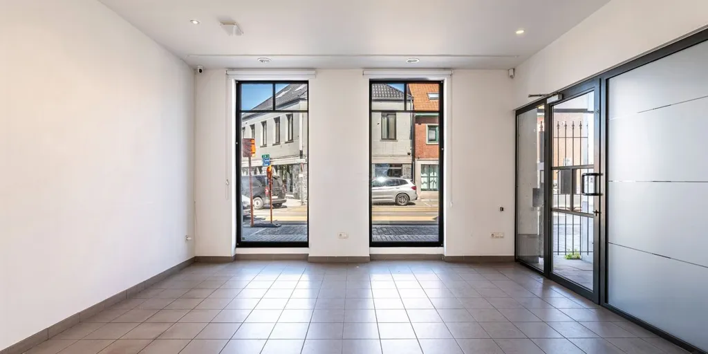 Entrée - Maison Rénovée avec Jardin Naturel à Mol