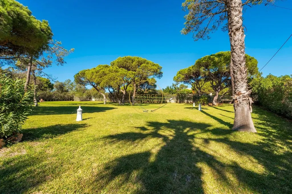 Aed - Luxury Villa with Pool in Quarteira