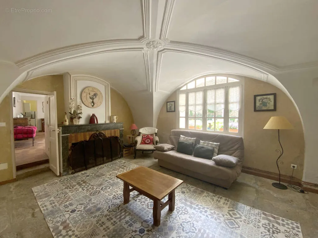 Living Room - 19th-Century Mas with Pool in Charming Village