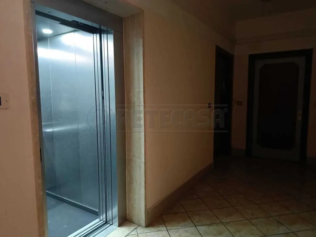 Entrée - Rear-Facing Apartment with Terrace in Ladispoli