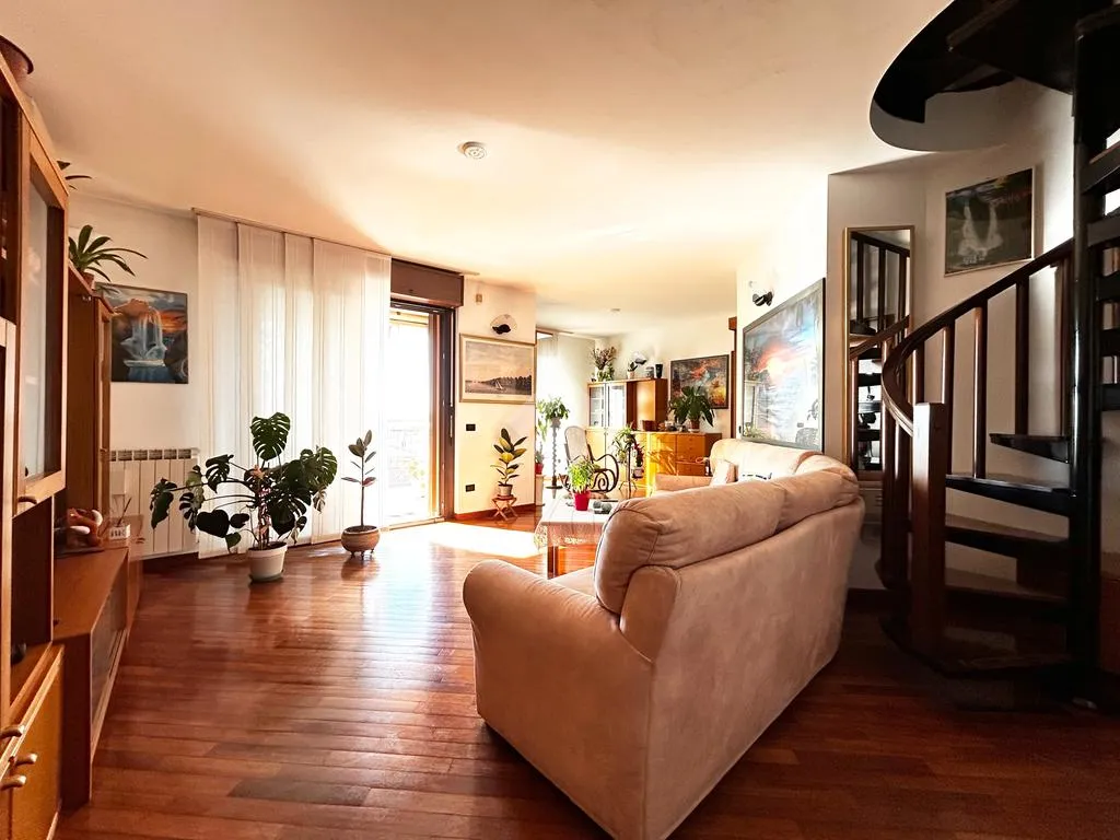 Séjour - Four-Room Apartment with Pool in Settimo Milanese