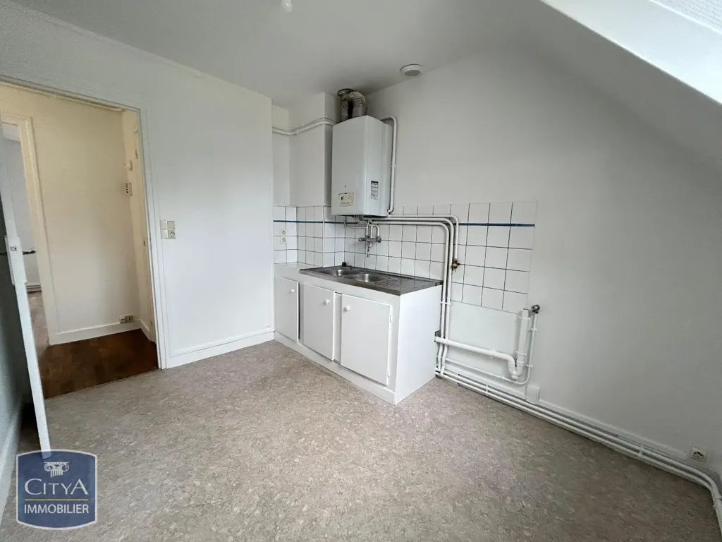 Kitchen - Two-Bedroom Flat with Balcony in Beauvais