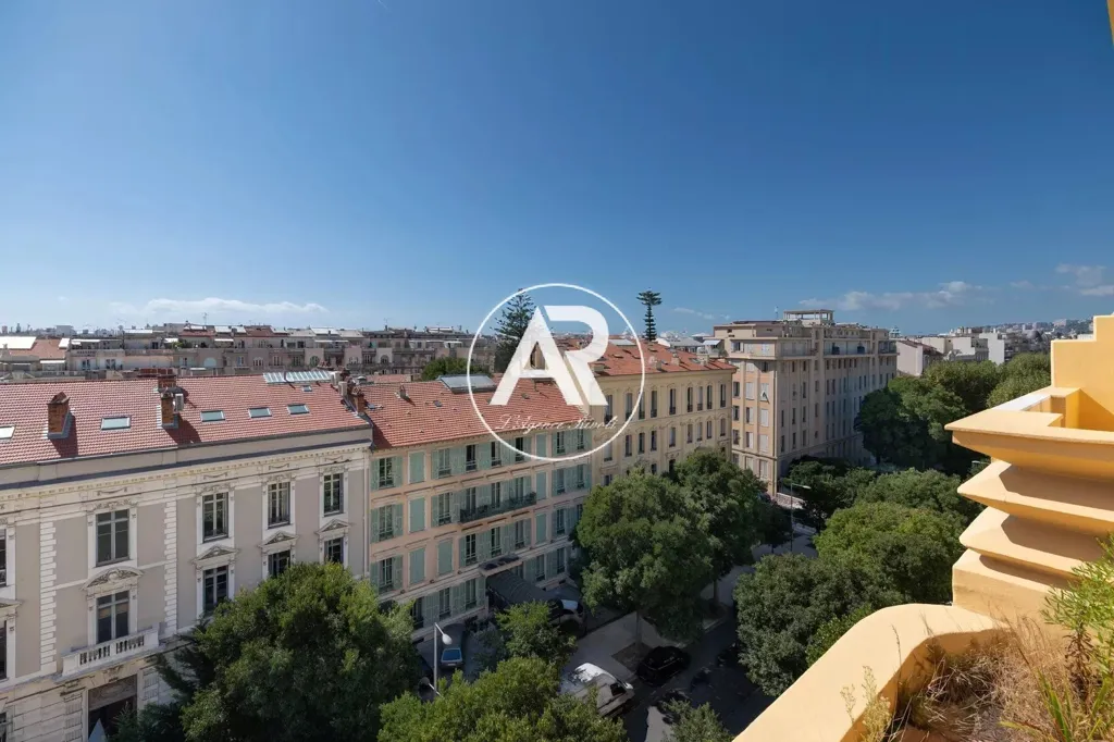 Balcon - Appartement Rénové avec Balcons au Carré d'Or à Nice