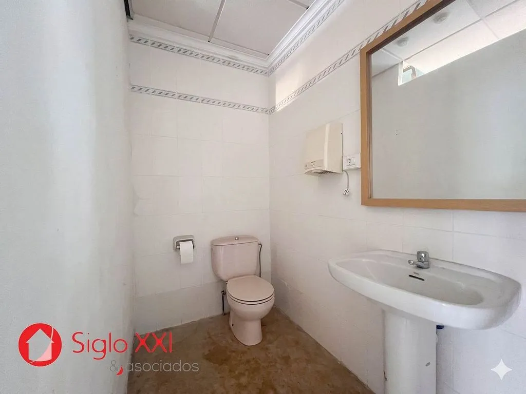Salles de bain - Open-Plan House with Terrace in Madrigal