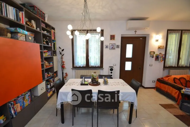 Salle à manger - Rear Villa with Garden in Mulazzano