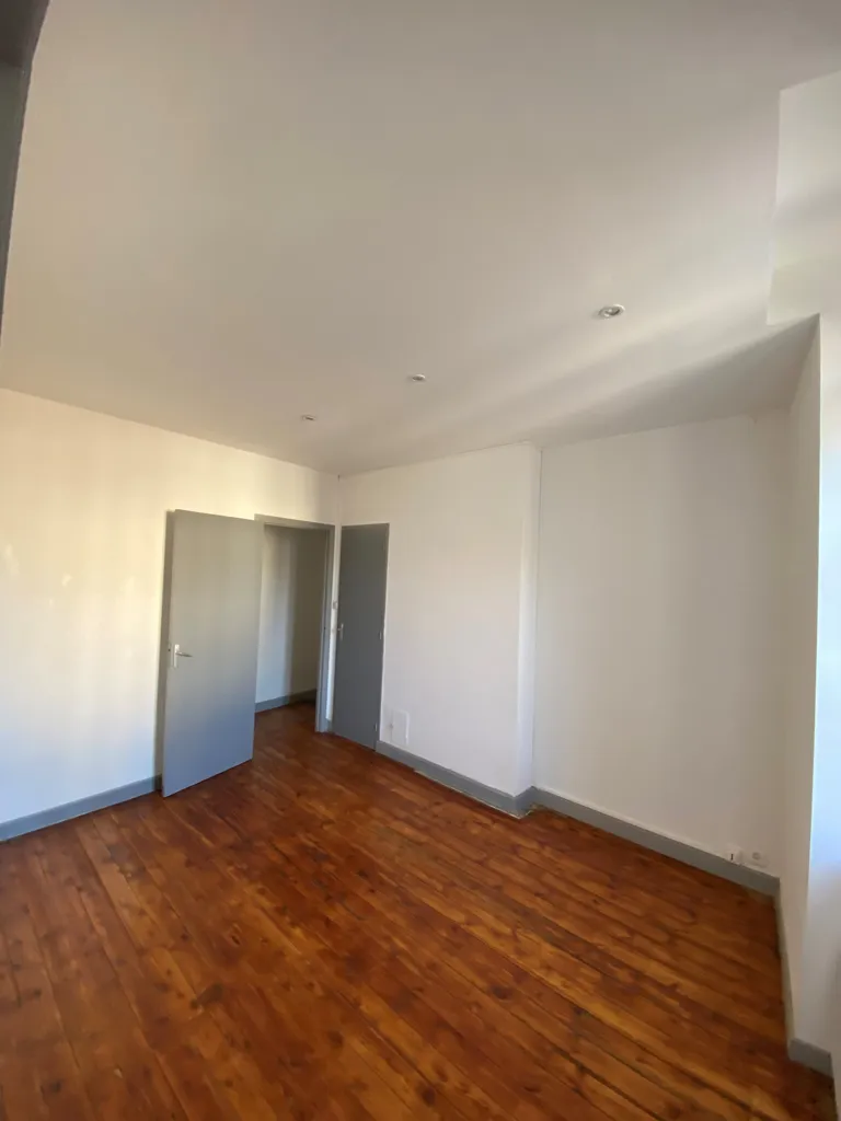 Pièces - Appartement Rénové de Type 3 au Centre de Castelnaudary