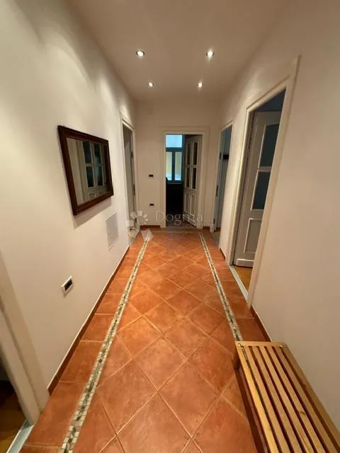 Ingresso - Spacious Apartment with Balconies in Rijeka