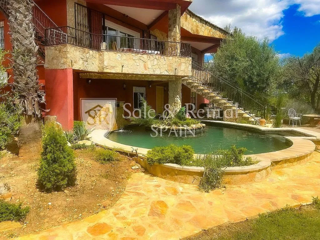 Piscina - Chalet with Pool and Terrace in Montserrat