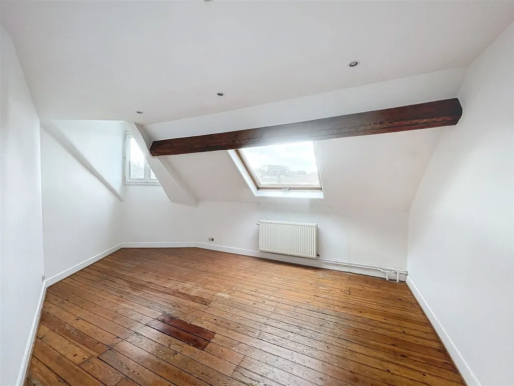 Pièces - Immeuble Mixte avec Commerces à Uccle