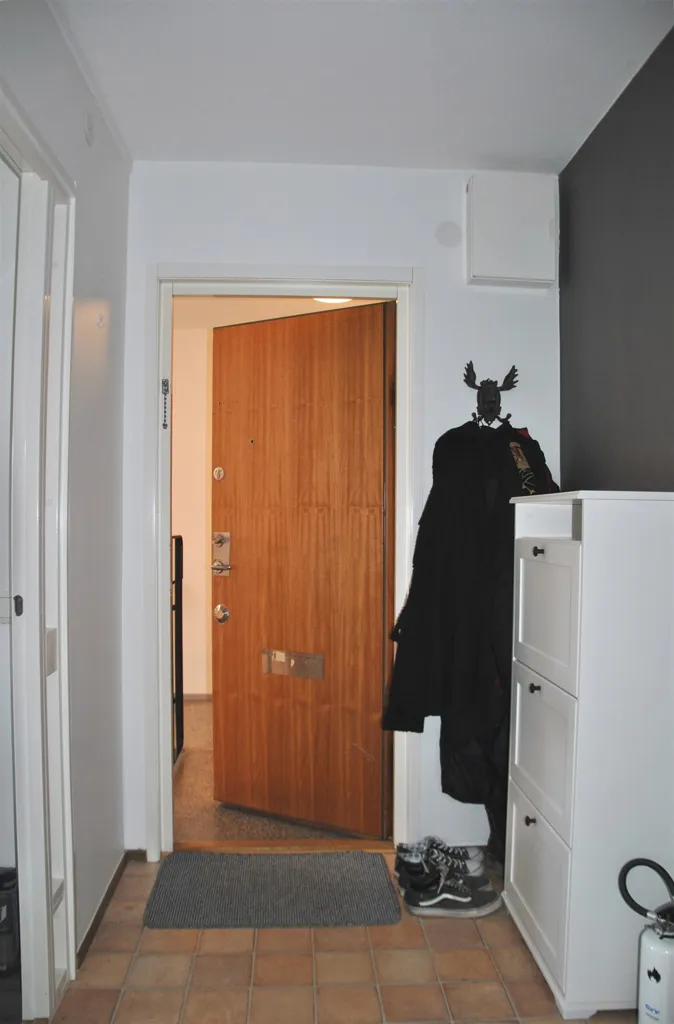 Entrée - Modern Flat with Balcony in Southern Location