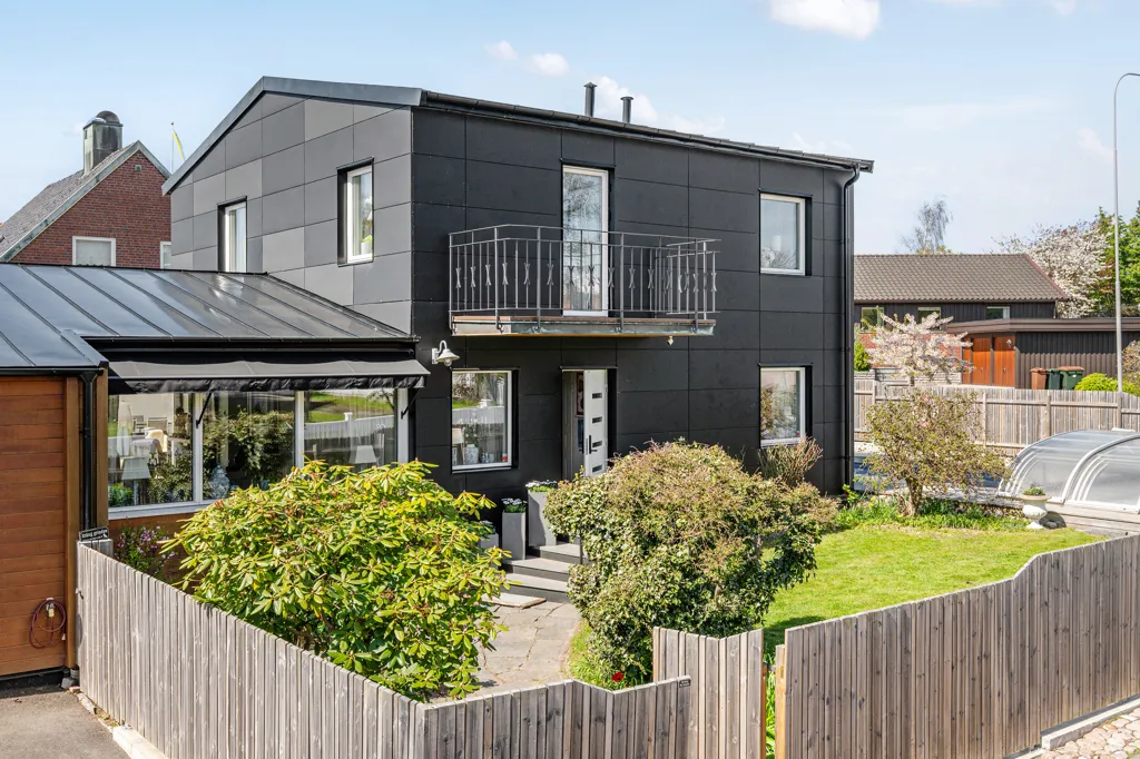Exterior - Villa with Pool in Långedrag