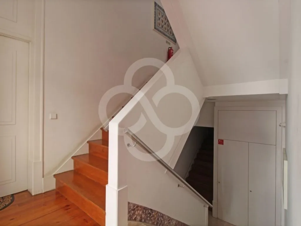 Pièces - Fully Renovated 2-Bed Flat in Bica, Lisbon
