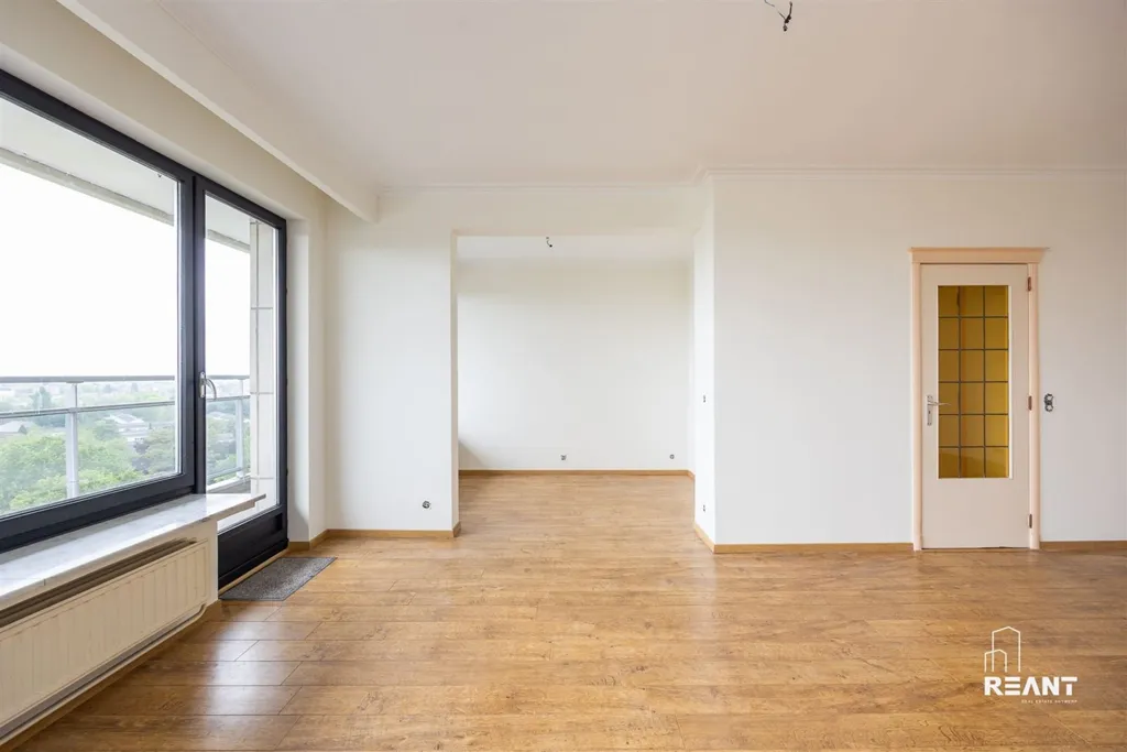Appartement avec Terrasse sur la 12ème Étage à Centre-Ville