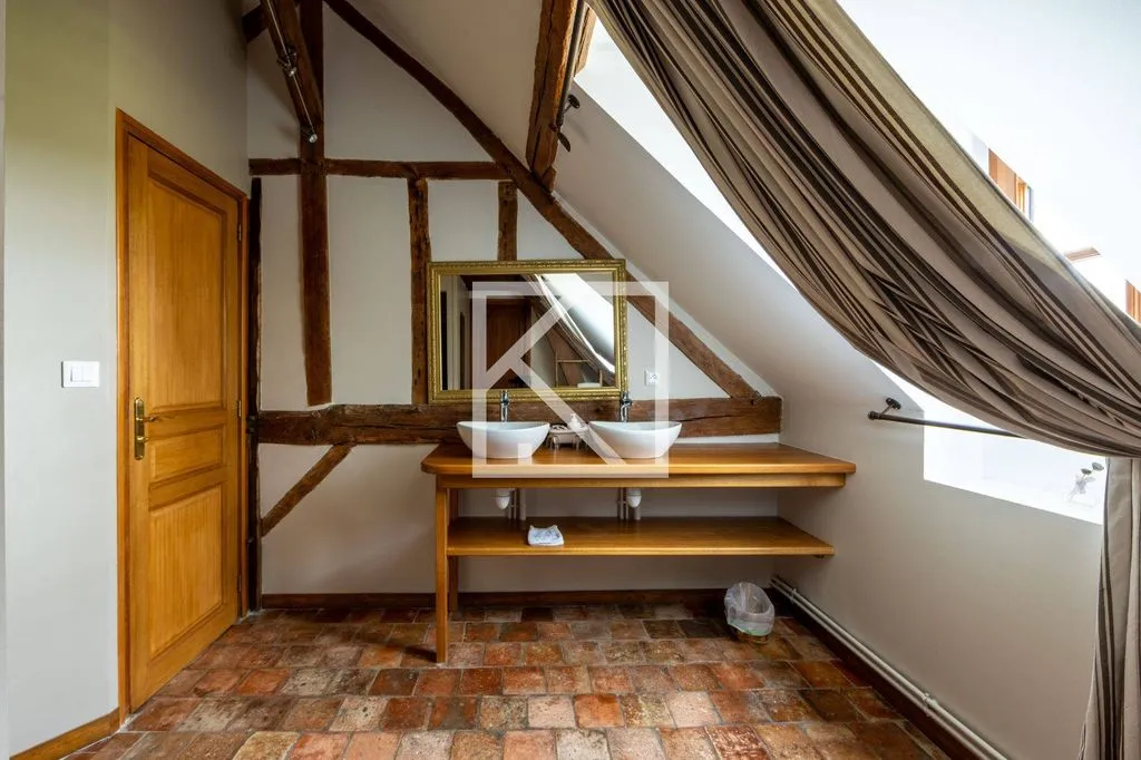 Salles de bain - Maison de Luxe avec Piscine à Chevillé