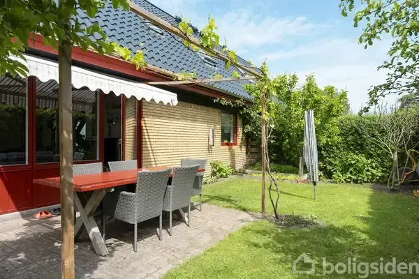 Terrass - Halft Duplex with South-West Garden in Brønshøj