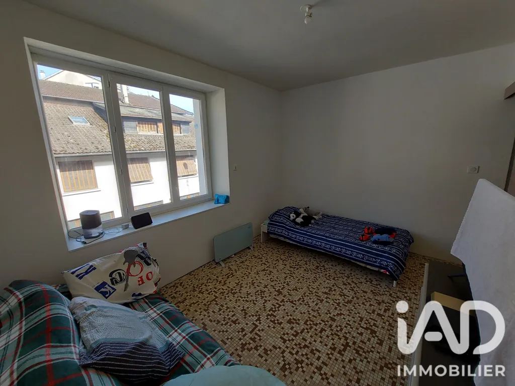 Magamistoad - Spacious 3-Bedroom House with Terrace in Arinthod