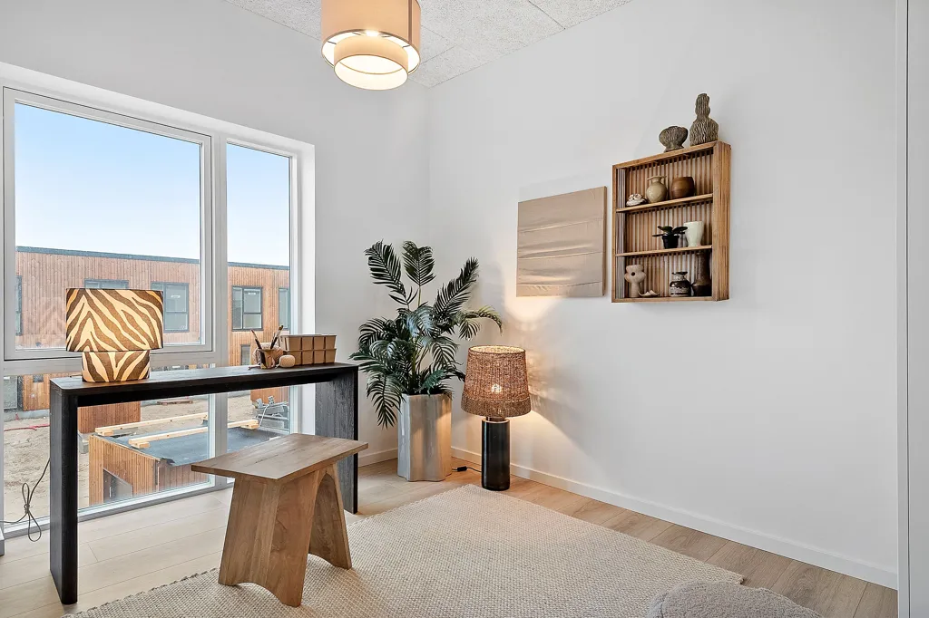 Bureau - New 5-Bedroom Terraced House in Haslev