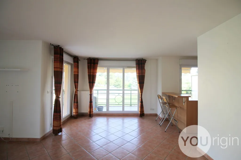 Living Room - T3 Flat with Pool in Tassin-la-Demi-Lune