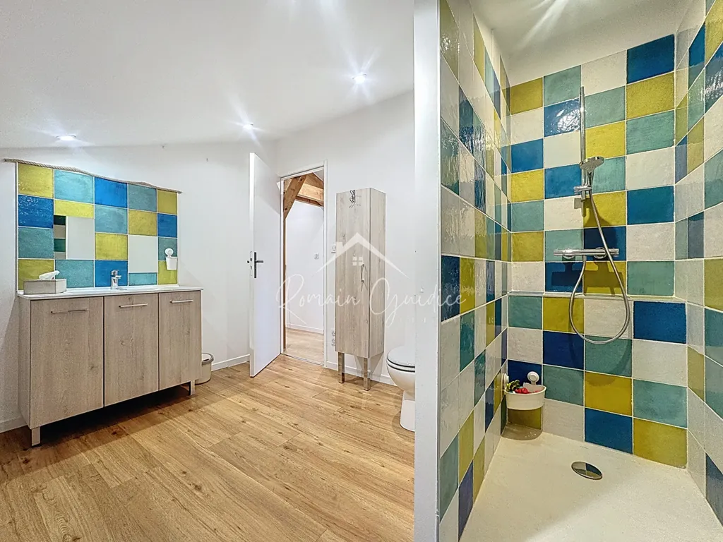 Salles de bain - Loft en Duplex avec Spa et Parking à Millau