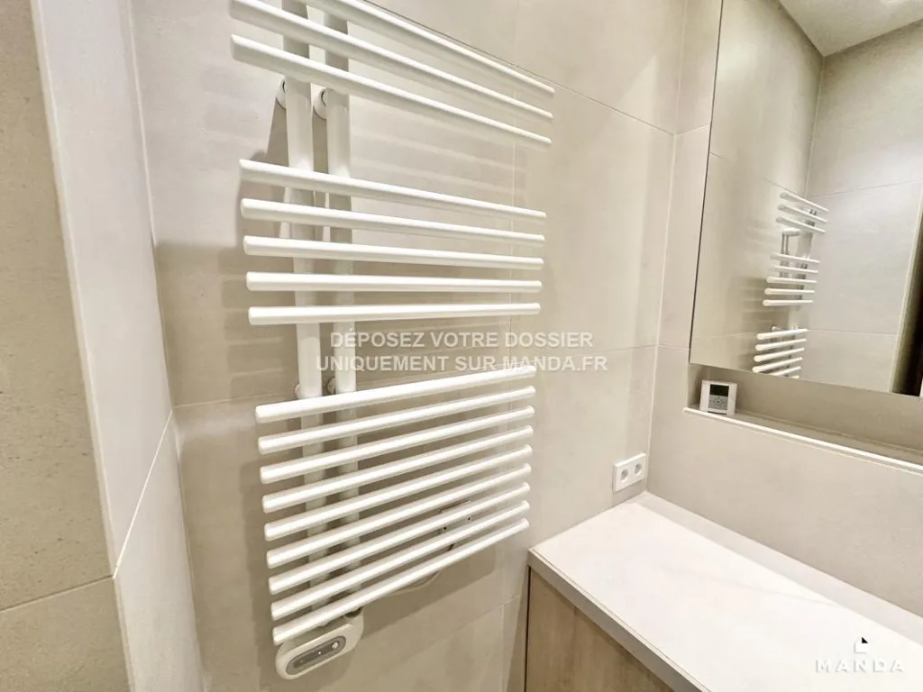Bathrooms - Duplex Flat with Balcony in Ivry-sur-Seine