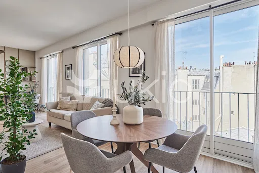 Living Room - Luxury Apartment with Central Heating in Paris 5th