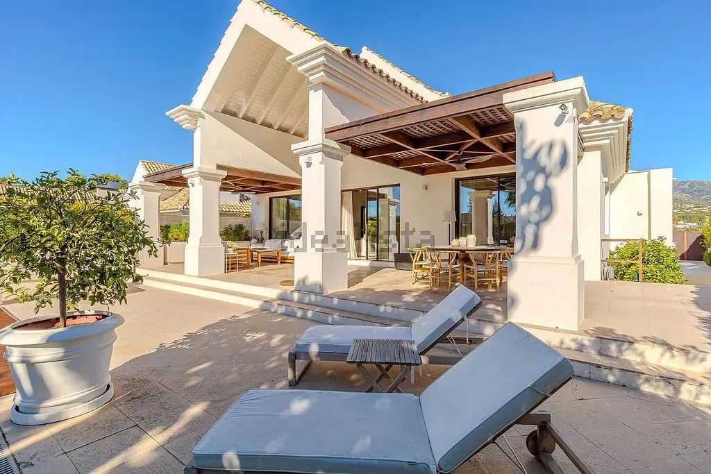 Terrass - Luxury Villa with Pool in Marbella's Golden Mile