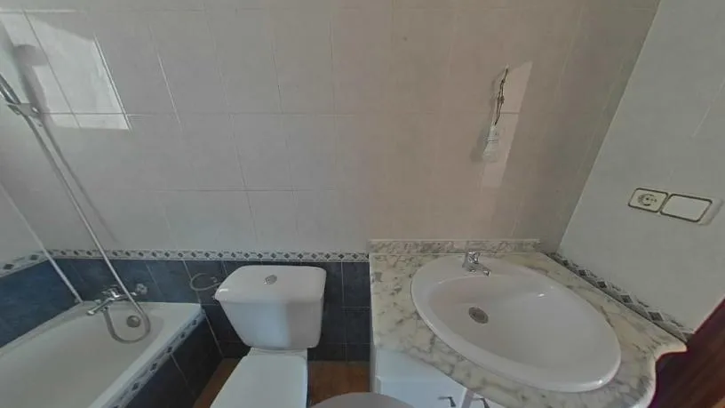 Salles de bain - Family-orientated Flat with Balcony in Mataró