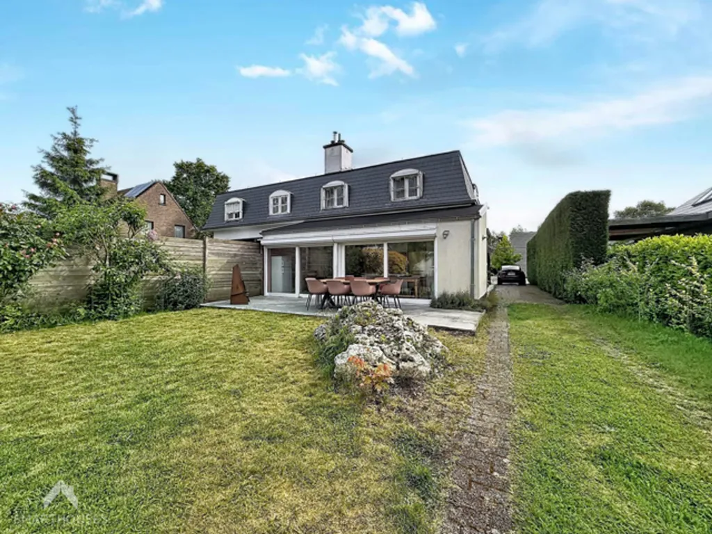 Garden - Bright House with Garden in Semi-Detached Setting