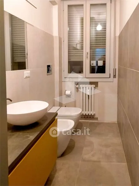 Salles de bain - Rustic Flat with Central Heating in Reggio Emilia Centre