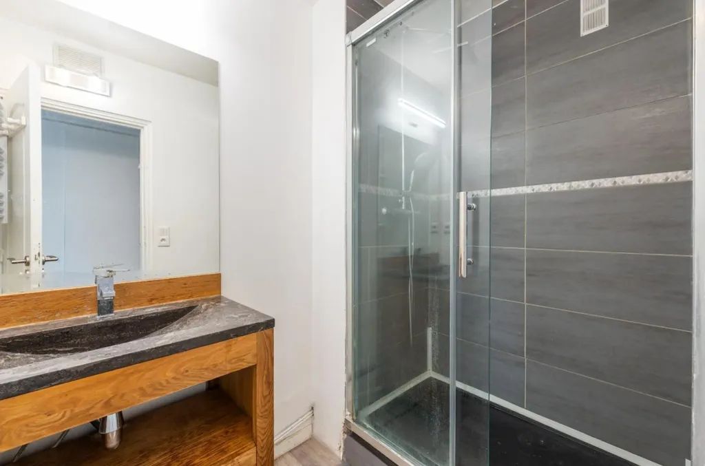 Bagni - 2-Bedroom Apartment with Balcony in Cachan