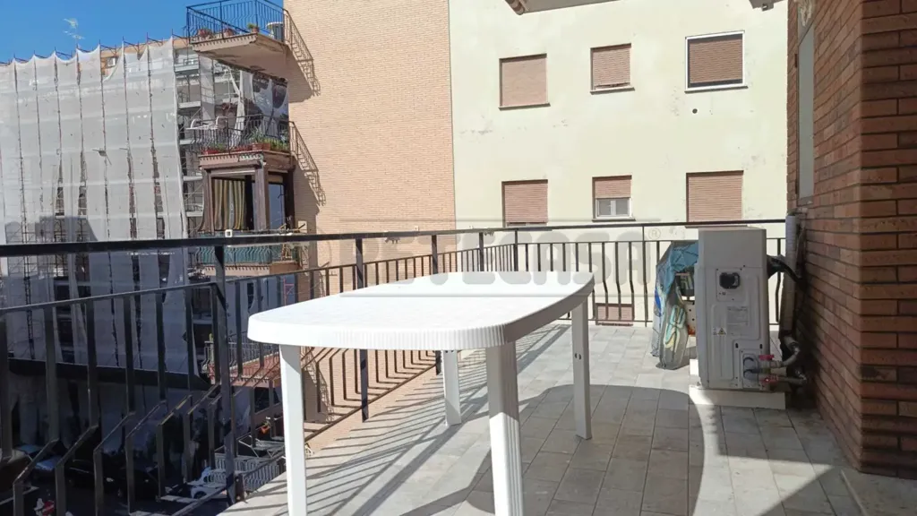Balcon - Rear-Facing Apartment with Terrace in Ladispoli
