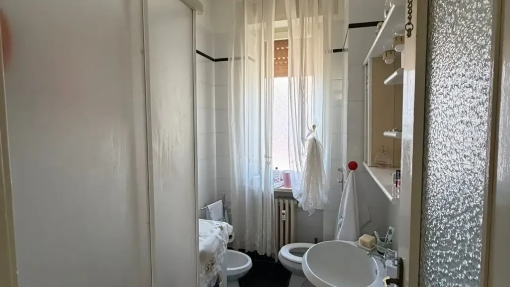 Salles de bain - Apartment with Balcony in Casale Monferrato