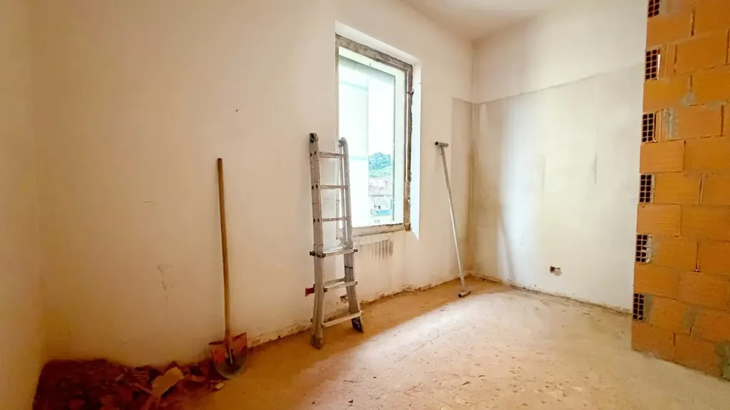 Pièces - Rear-Facing Apartment with Balcony in Florence