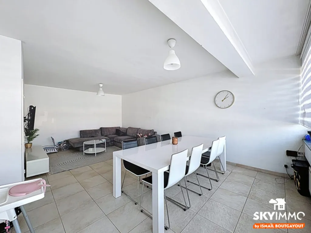 Sala da pranzo - Spacious Apartment with Central Heating in Machelen Diegem