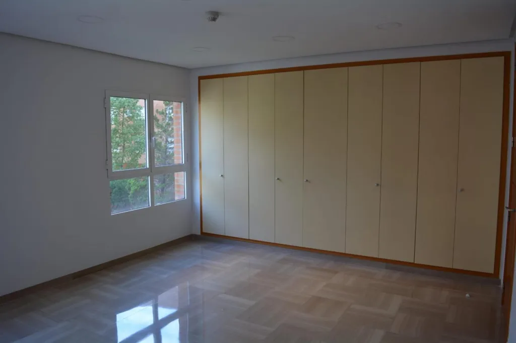 Bedrooms - Office with Corner Location in Valencia