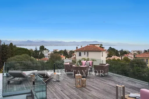Terrasse - Villa Contemporaine avec Vue Panoramique à Antibes